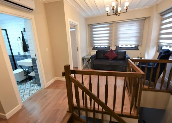 A Spacious 3 Duplex Close To Istiklal Boulevard 아파트 *