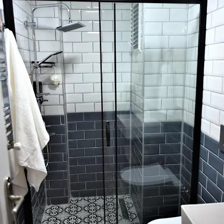 A Spacious 3 Duplex Close To Istiklal Boulevard 公寓